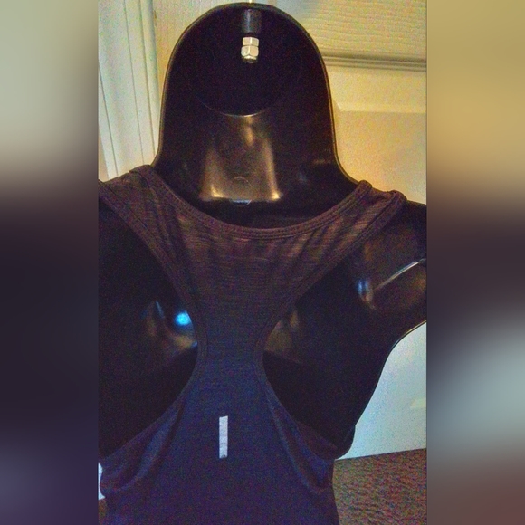 Reebok Runner Tank top NWT - Picture 5 of 6